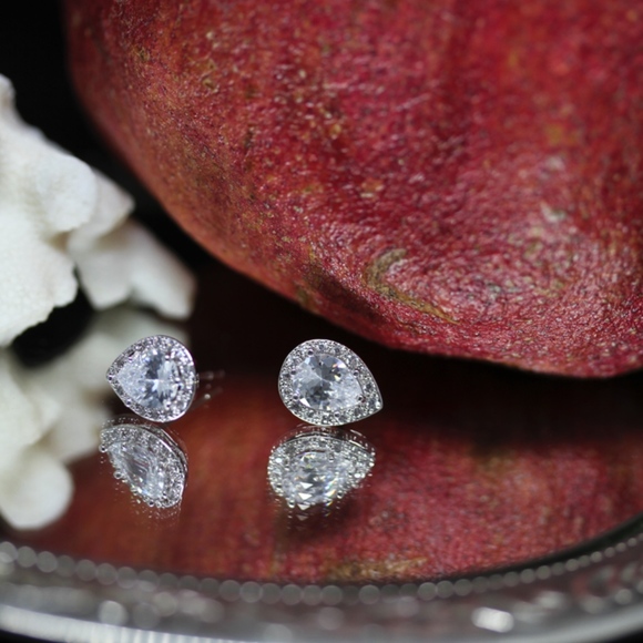 14kt Gold Dipped Halo Swarovski Earrings - Picture 4 of 8